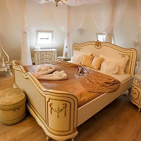 Hotel Schloss Grochwitz 3*